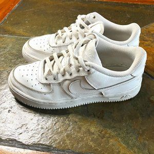 NIKE | AIR FORCE ONE LOW  | (WHITE) YOUTH SIZE 4